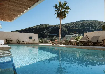 Spacious 5-Bedroom Villa in Mokošica