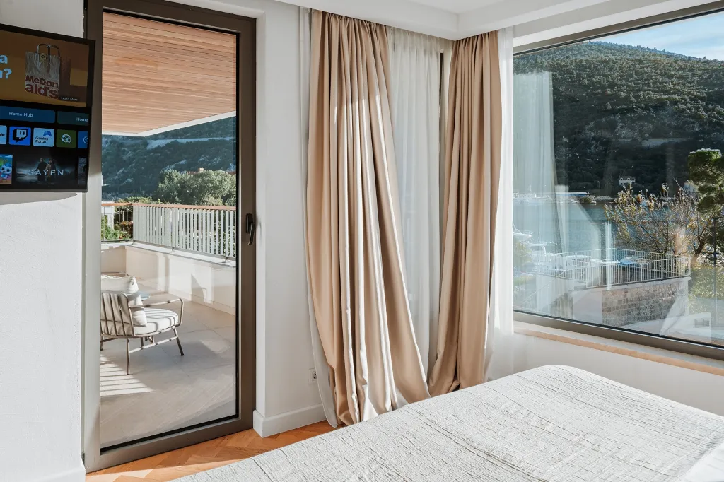 Spacious 5-Bedroom Villa in Mokošica