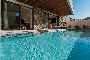 Spacious 5-Bedroom Villa in Mokošica