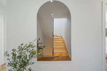 Spacious 5-Bedroom Villa in Mokošica