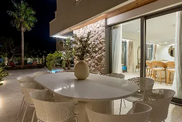 Spacious 5-Bedroom Villa in Mokošica