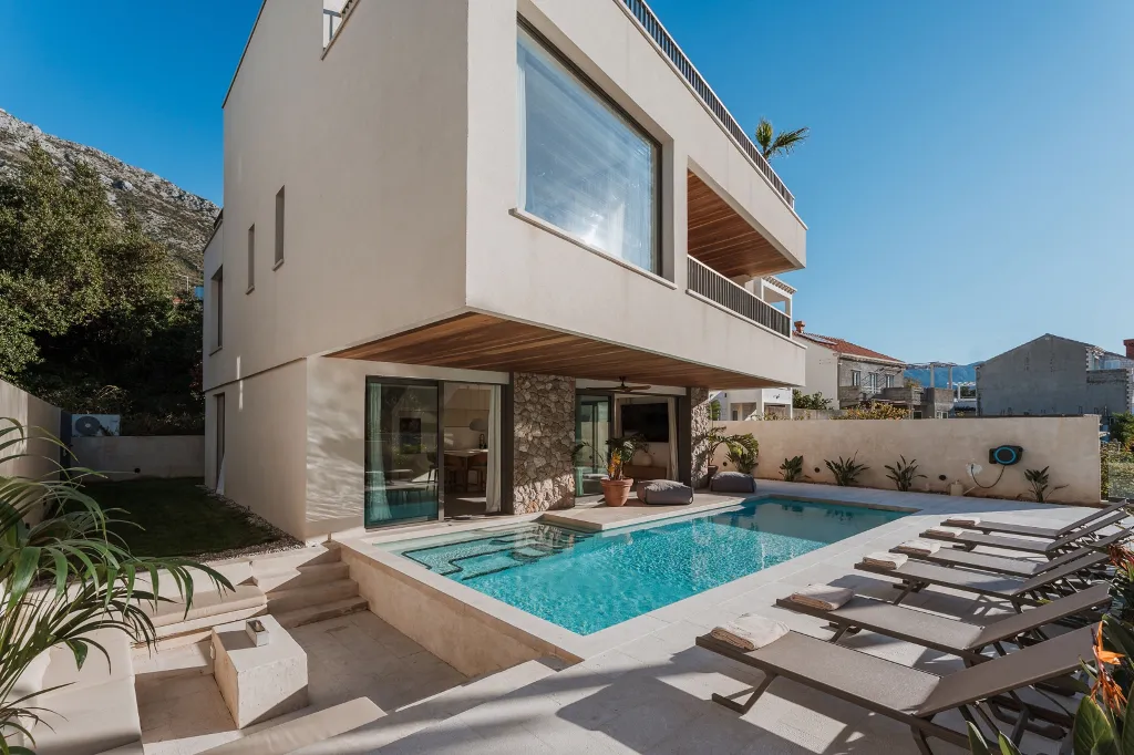 Spacious 5-Bedroom Villa in Mokošica