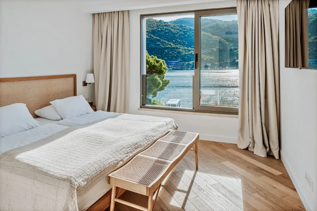 Spacious 4-Bedroom Villa in Mokošica