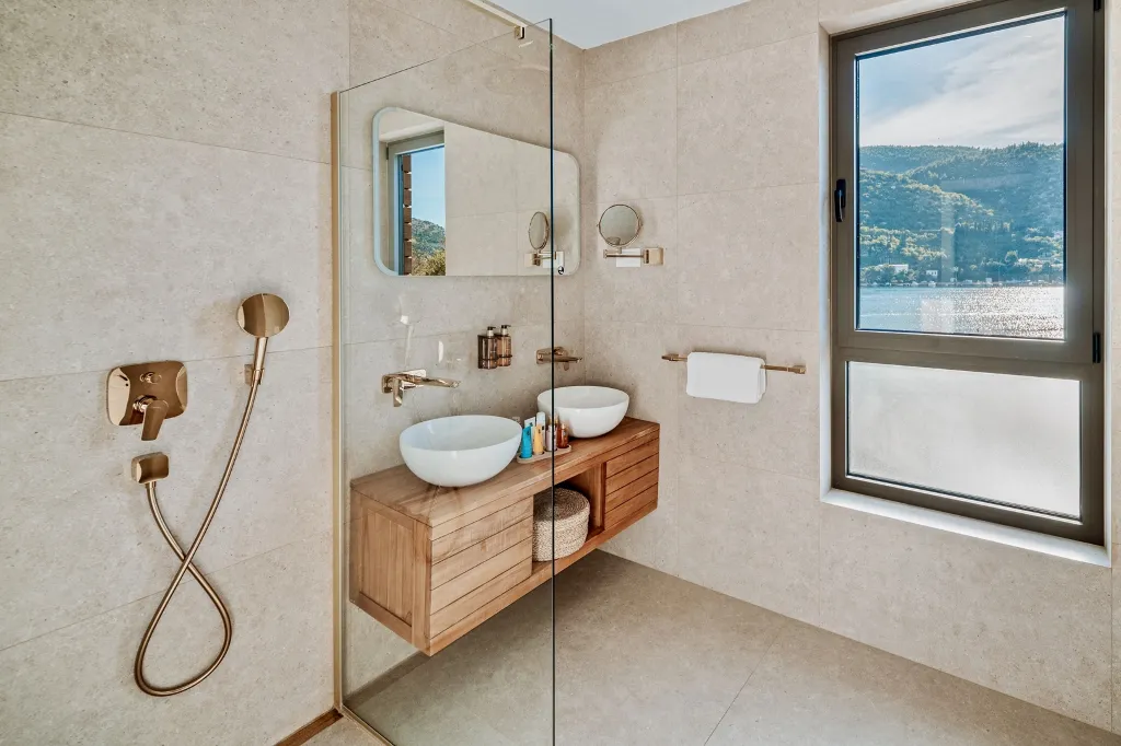 Spacious 4-Bedroom Villa in Mokošica
