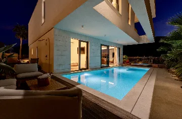 Spacious 4-Bedroom Villa in Mokošica
