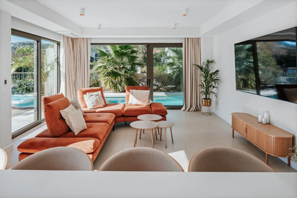 Spacious 4-Bedroom Villa in Mokošica