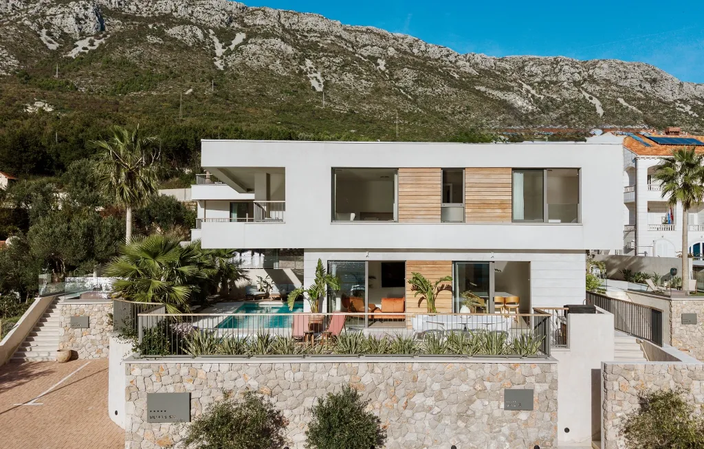 Spacious 4-Bedroom Villa in Mokošica