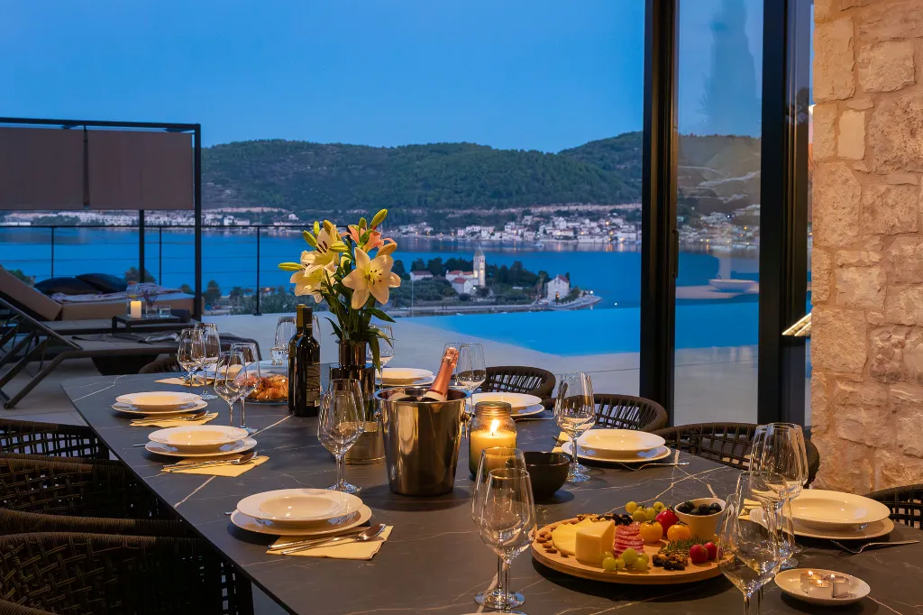 Spacious Family Villa with Pool in Vis