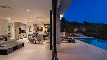 Spacious Family Villa with Pool in Vis