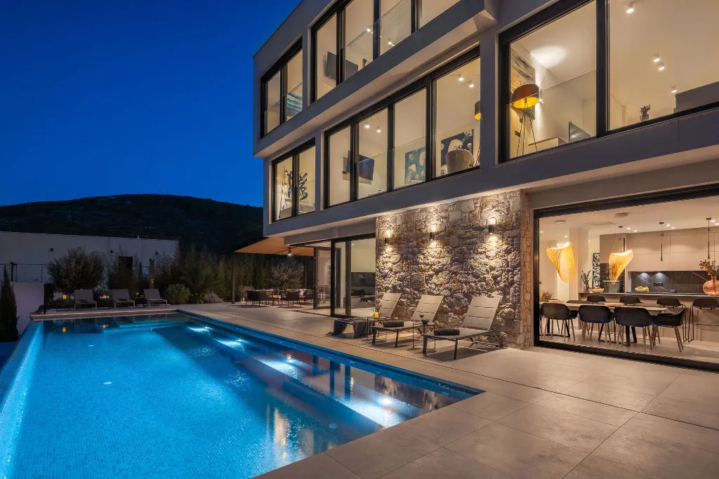 Spacious Family Villa with Pool in Vis