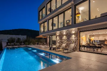 Spacious Family Villa with Pool in Vis