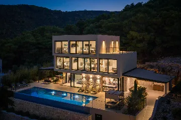 Spacious Family Villa with Pool in Vis