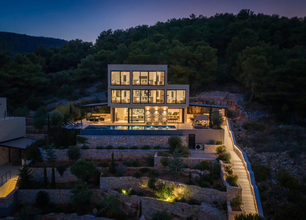 Spacious Family Villa with Pool in Vis