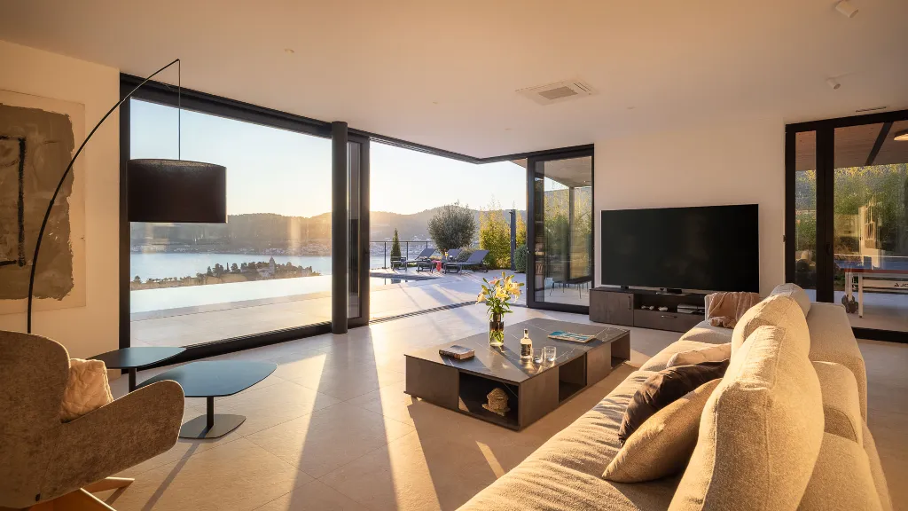 Spacious Family Villa with Pool in Vis