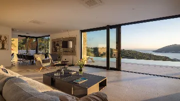 Spacious Family Villa with Pool in Vis