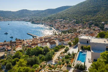 Spacious Family Villa with Pool in Vis