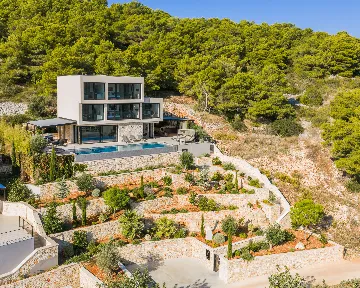 Spacious Family Villa with Pool in Vis