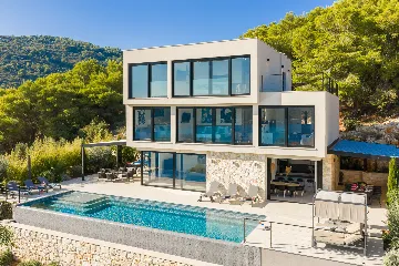 Spacious Family Villa with Pool in Vis