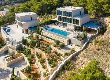 Spacious Family Villa with Pool in Vis