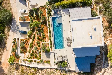 Spacious Family Villa with Pool in Vis