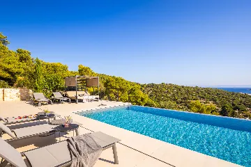 Spacious Family Villa with Pool in Vis