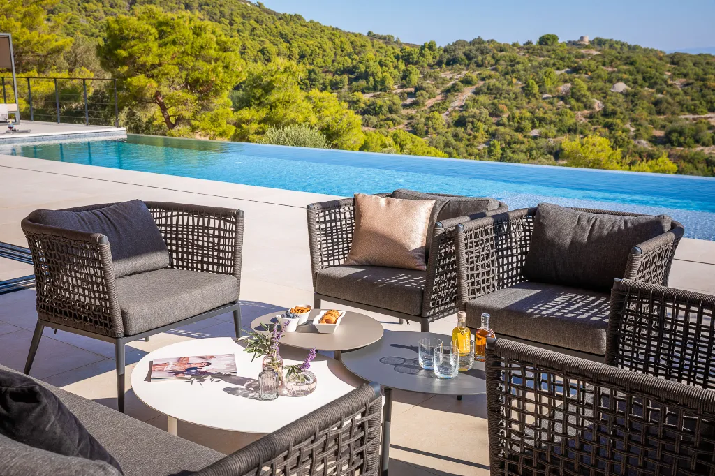 Spacious Family Villa with Pool in Vis