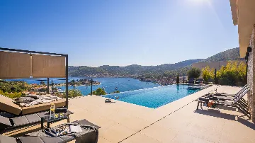 Spacious Family Villa with Pool in Vis