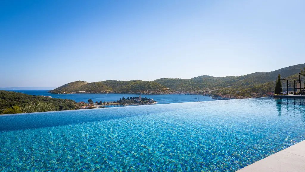 Spacious Family Villa with Pool in Vis