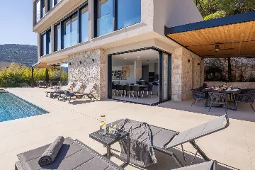 Spacious Family Villa with Pool in Vis