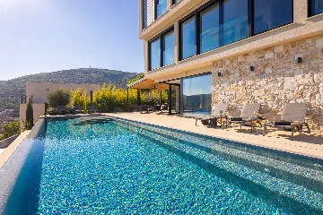 Spacious Family Villa with Pool in Vis