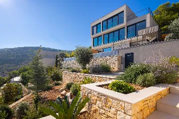 Spacious Family Villa with Pool in Vis