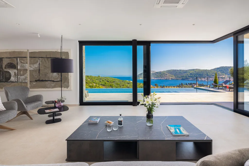 Spacious Family Villa with Pool in Vis