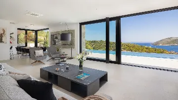 Spacious Family Villa with Pool in Vis