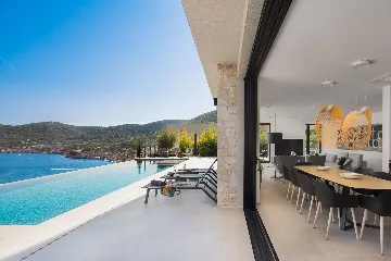 Spacious Family Villa with Pool in Vis