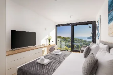 Spacious Family Villa with Pool in Vis