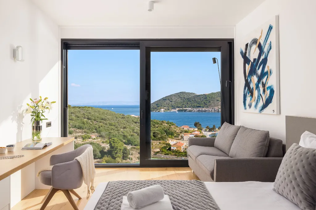 Spacious Family Villa with Pool in Vis