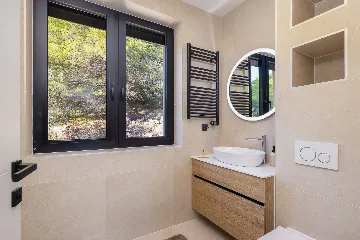 Spacious Family Villa with Pool in Vis