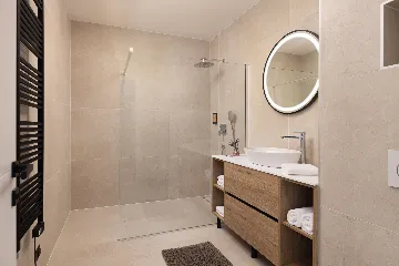 Spacious Family Villa with Pool in Vis