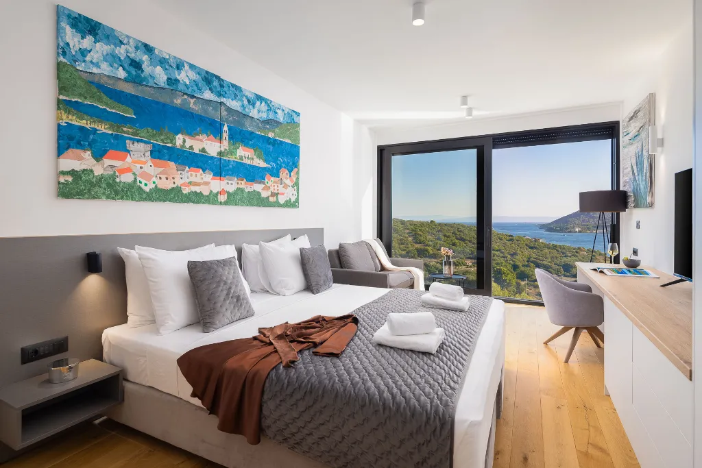 Spacious Family Villa with Pool in Vis
