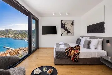 Spacious Family Villa with Pool in Vis