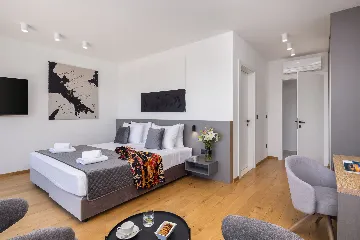 Spacious Family Villa with Pool in Vis