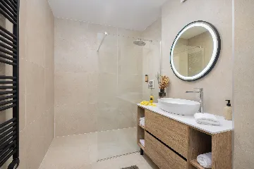 Spacious Family Villa with Pool in Vis