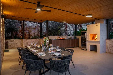 Spacious Family Villa with Pool in Vis