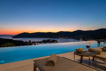 Spacious Family Villa with Pool in Vis
