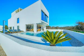 Modern Villa with Spacious Yard in Sukošan