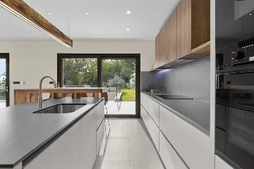 Modern 4-Bedroom Villa with Spacious Yard in Poljane