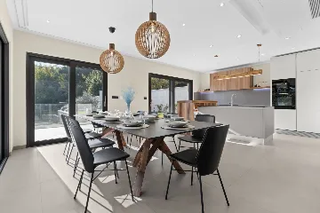 Modern 4-Bedroom Villa with Spacious Yard in Poljane