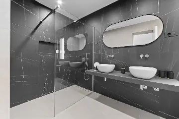 Modern 4-Bedroom Villa with Spacious Yard in Poljane