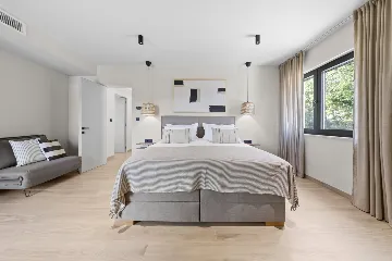 Modern 4-Bedroom Villa with Spacious Yard in Poljane