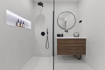 Modern 4-Bedroom Villa with Spacious Yard in Poljane